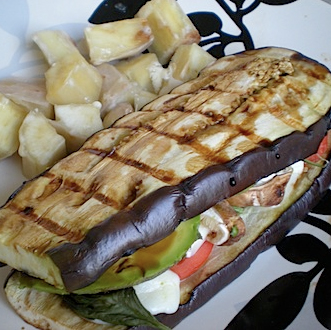 сэндвич из баклажанов на гриле