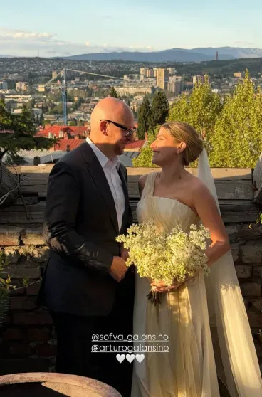 Оксана Бондаренко с детьми, Нино Шаматава, Анка Цицишвили и московская арт-тусовка на русско-итальянской свадьбе Софьи Симаковой в Тбилиси Артуро, Софьи, Симаковой, ГалансиноСвадьба, Симакова, ГалансиноСофья, Галансино, Цицишвили, Алексей, гостей, Тбилиси, Mademuaselle, ГалансиноОксана, Giardini, Cloche, соосновательница, Дубинский, Строцци, Софья, Studios