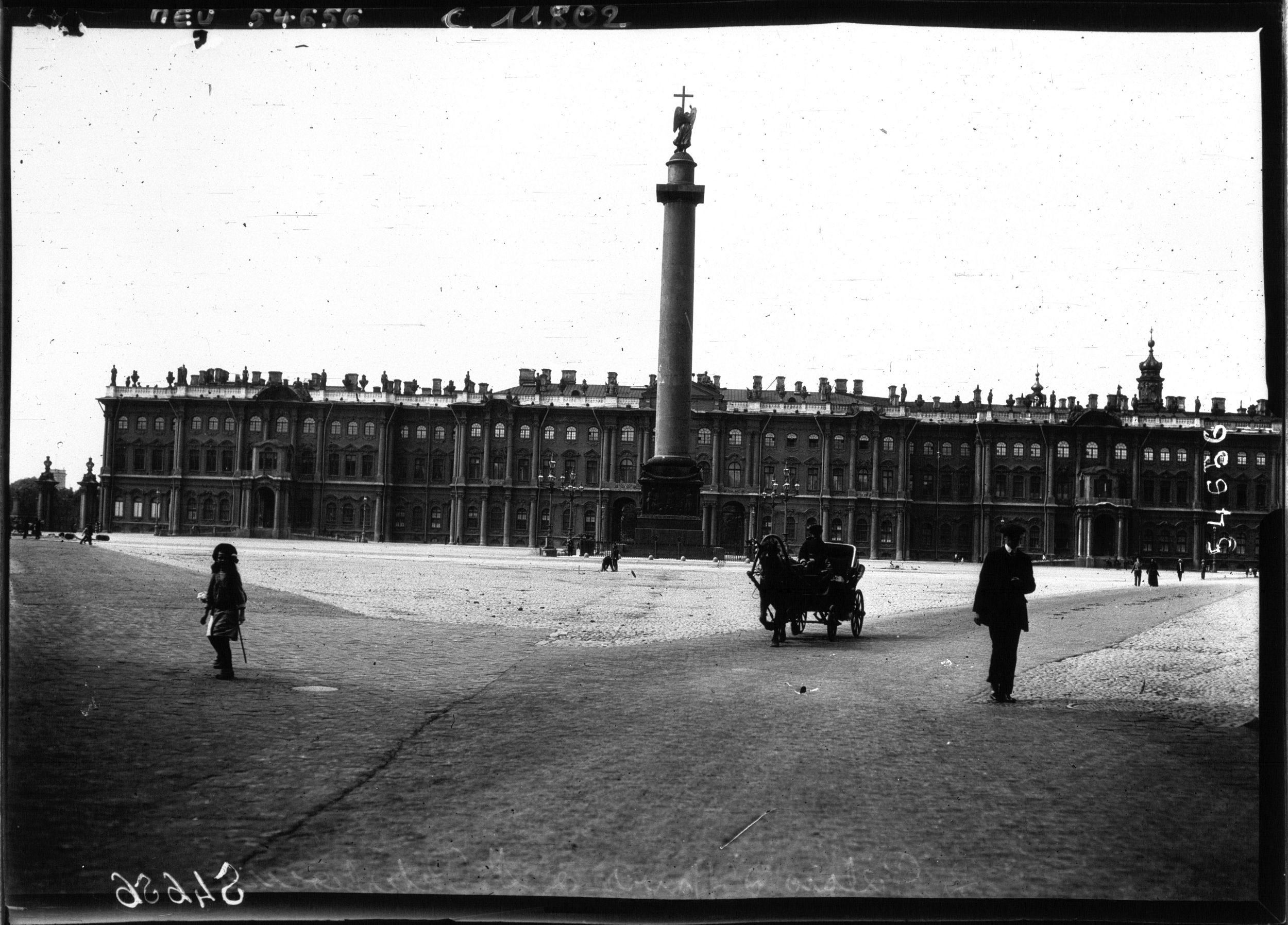 Прошлая петербург. Зимний дворец 1917 Дворцовая площадь. Дворцовая площадь Адмиралтейский луг. Дворцовая площадь в Берлине 1940 г.. Питер Дворцовая площадь 1860.