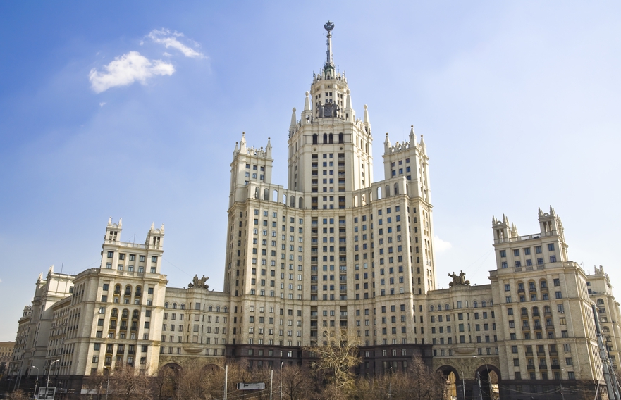 Однажды к Фаине Раневской приехала из Парижа сестра. От СССР она была в шоке... Однажды к Фаине Раневской приехала из Парижа сестра. От СССР она была в шоке...