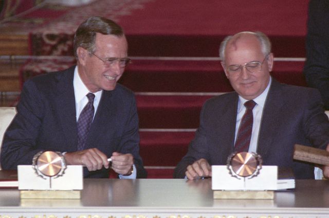 Михаил Горбачёв и Джордж Буш-старший в Кремле во время подписания Договора об ограничении стратегических наступательных вооружений.