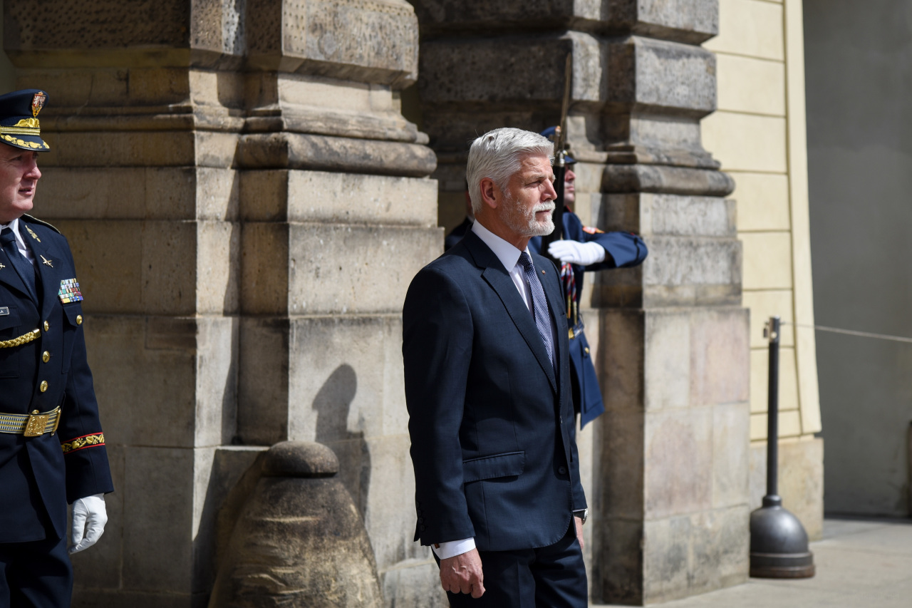 Президент Чехии разбился в аварии: Что случилось на закрытой трассе?