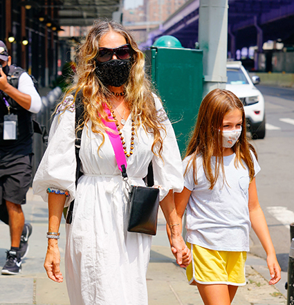 Редкий кадр: Сара Джессика Паркер с дочерью Табитой на прогулке в Нью-Йорке Звездные дети