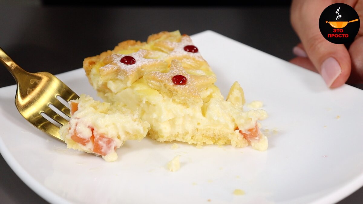 Сегодня я к вам с рецептом рождественского пирога. Он нежный, вкусный, с кусочками фруктов, с приятным мандариновым вкусом и ароматом, готовится просто и выглядит потрясающе!-14