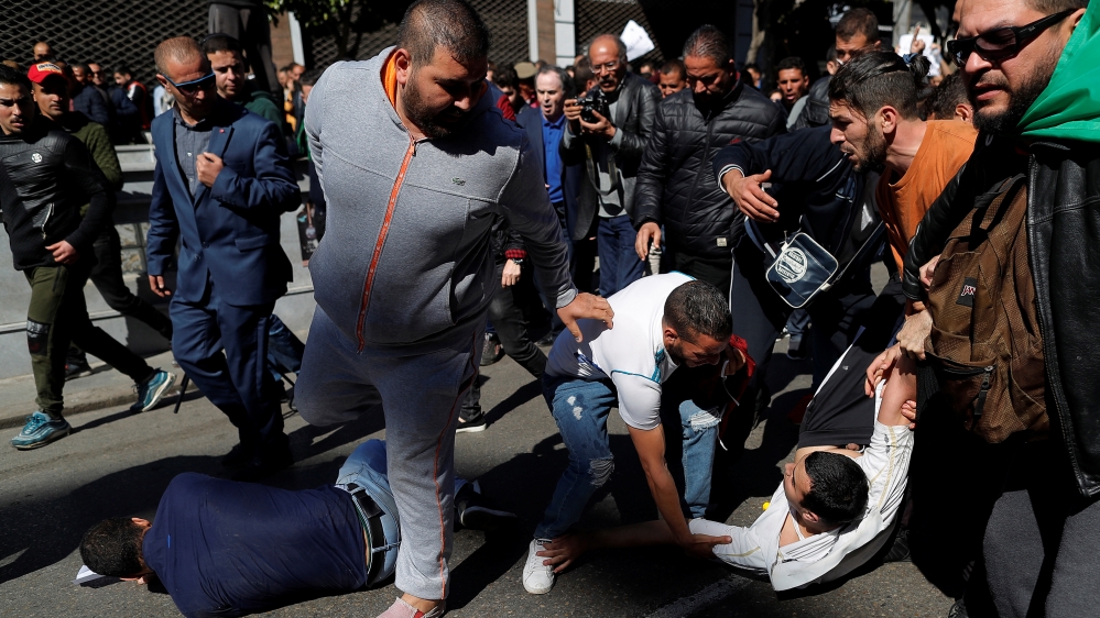 Как победить больного упыря, который 20 лет у власти Как победить больного упыря, который 20 лет у власти Алжир