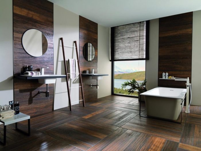 С помощью тёмной древесины можно не просто преобразить ванную комнату, но и сделать её уютней.
