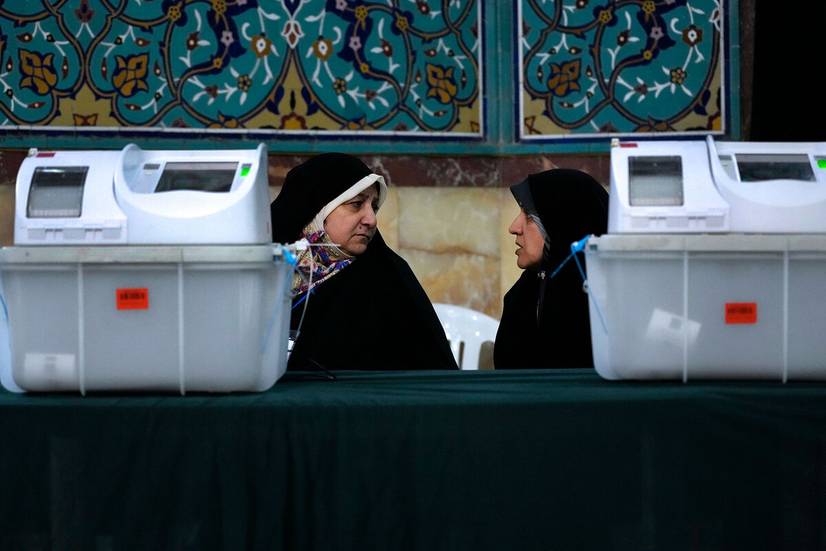 Farhikhtegan: Джалили и Пезешкиян встретятся во втором туре выборов в Иране