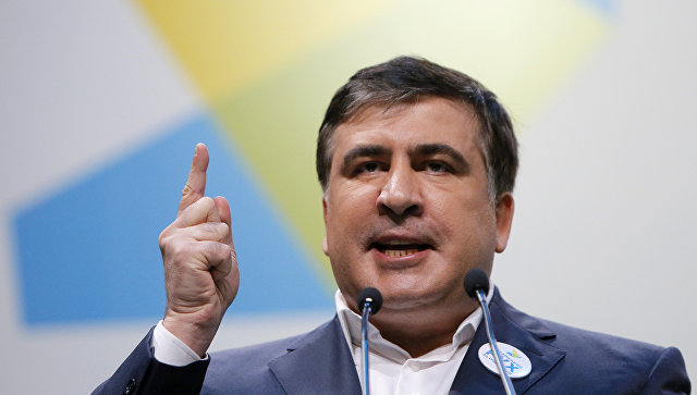 Саакашвили требует с Порошенко €50 за футболку