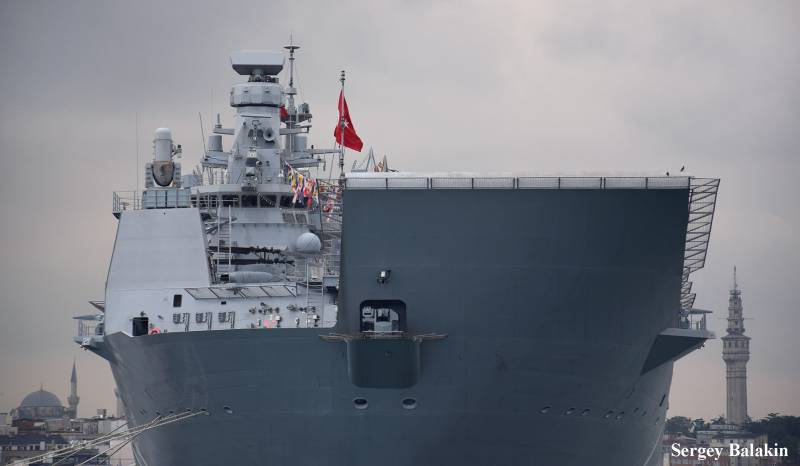 «Флагман Эрдогана» в Стамбуле вмф