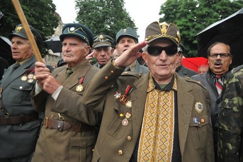 Лавров сетует, что пострадавшая от Гитлера Украина сегодня славит неонацистов