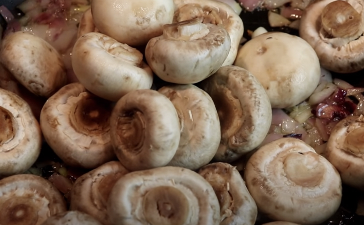 Когда нет времени, жарим грибы. Готовы уже через 10 минут блюда с грибами,закуски