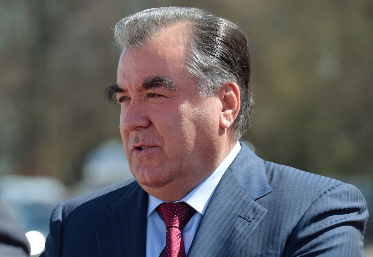 Между Россией и Таджикистаном произошел дипломатический скандал, когда официальные представители Душанбе выразили крайнее недовольство тем, что таджиков, прибывших в Казахстан на границе с Россией, не-4