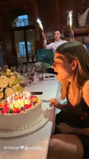 Поздравление от Федука и ужин в ресторане отца: Саша Новикова отметила 35-летие в Москве Новикова, Федук, отметила, поздравил, рождения, ресторатора, Лондоне, концерт, посетила, впервые, Недавно, Россию, наведывается, иногда, четырёхлетняя, живёт, Семья, вместе, растёт, женаты