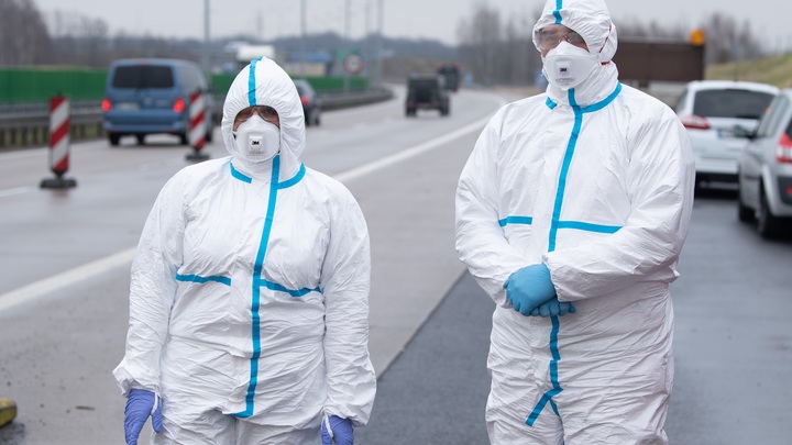 ВОЗ подогнала реальность под угрозу пандемии коронавируса, а в Европе продолжают фиксировать смерти