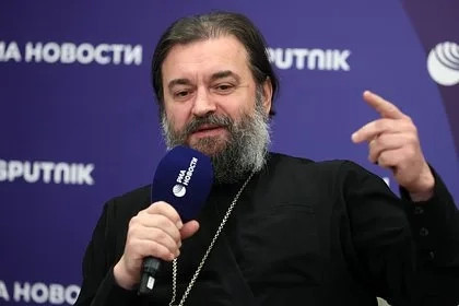 Протоиерей Ткачев призвал женщин оставаться в тени мужей