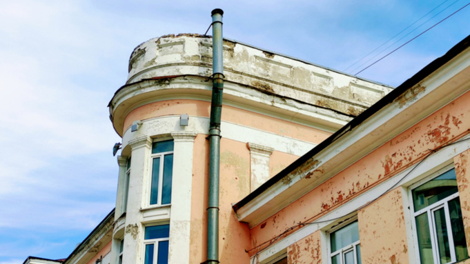 Томенко допустил, что поликлинику в Барнауле навсегда уберут из исторического здания