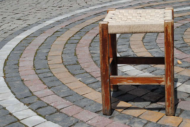 Пьяный житель Башкирии угрожал жене расправой и ударил ее по голове табуретом