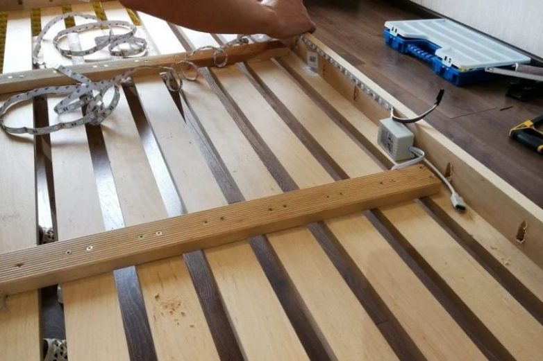 Стильное и практичное обновление кровати Стильное и практичное обновление кровати интерьер,кровать,своими руками,сделай сам