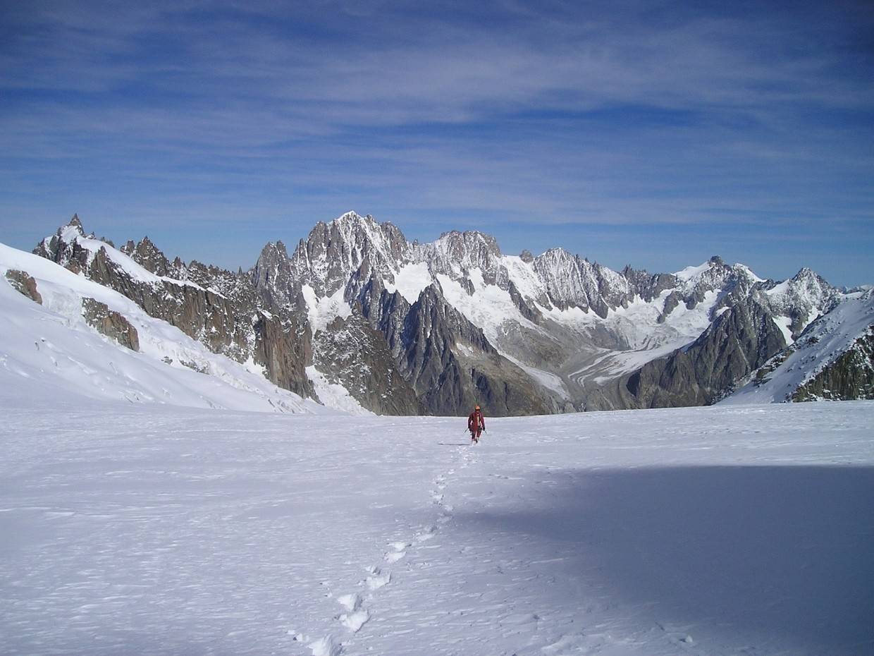 Военные альпинисты ЮВО совершили восхождение на гору Чапал в экстремальных условиях