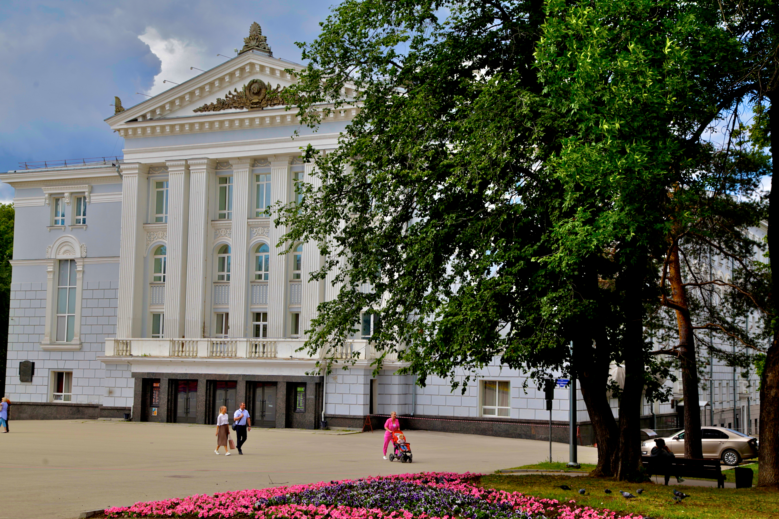 сквер у оперного театра пермь