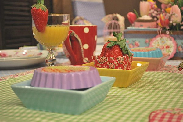 Весенний кантри: красочная сервировка стола для экономных романтиков букеты