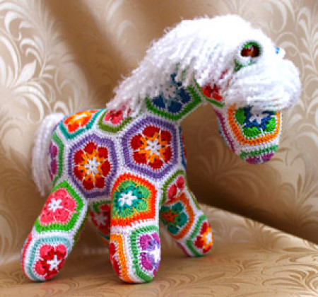 Лошадь, связанная крючком из мотивов "Африканский цветок" вязание,подлеки