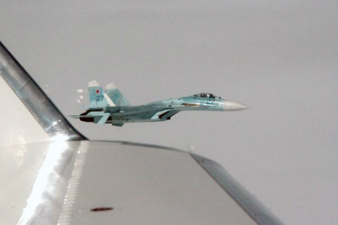 Перехват американского разведчика Су-27: видео с границы минобороны