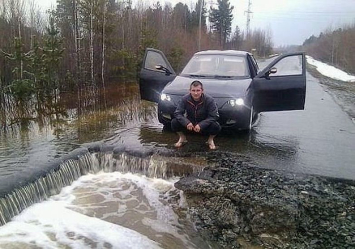 Весна пришла, асфальт сошел.