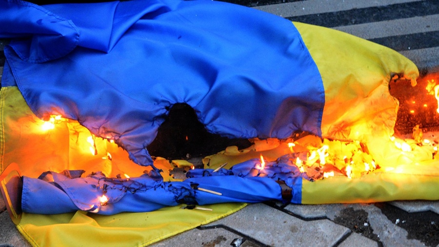 Украинские подпольщики продолжают активно уничтожать инфраструктуру бандеровского режима. На этот раз был сожжён железнодорожный...