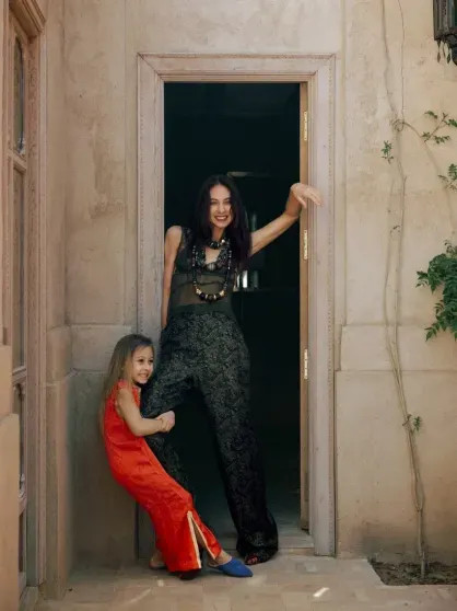 Жена главы Газпромбанка Андрея Акимова Даша Попова отдыхает с дочерью в Марокко Попова, Акимов, дочерьюДаша, также, данным, которая, Поповой, Андрея, Газпромбанка, слухам, своего, ПоповаДаша, вместе, соцсетях, спокойно, передвигаться, Европе, может, Например, недавно