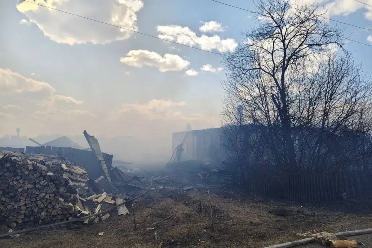 Крупный пожар в Красноярском крае уничтожил 14 двухквартирных домов