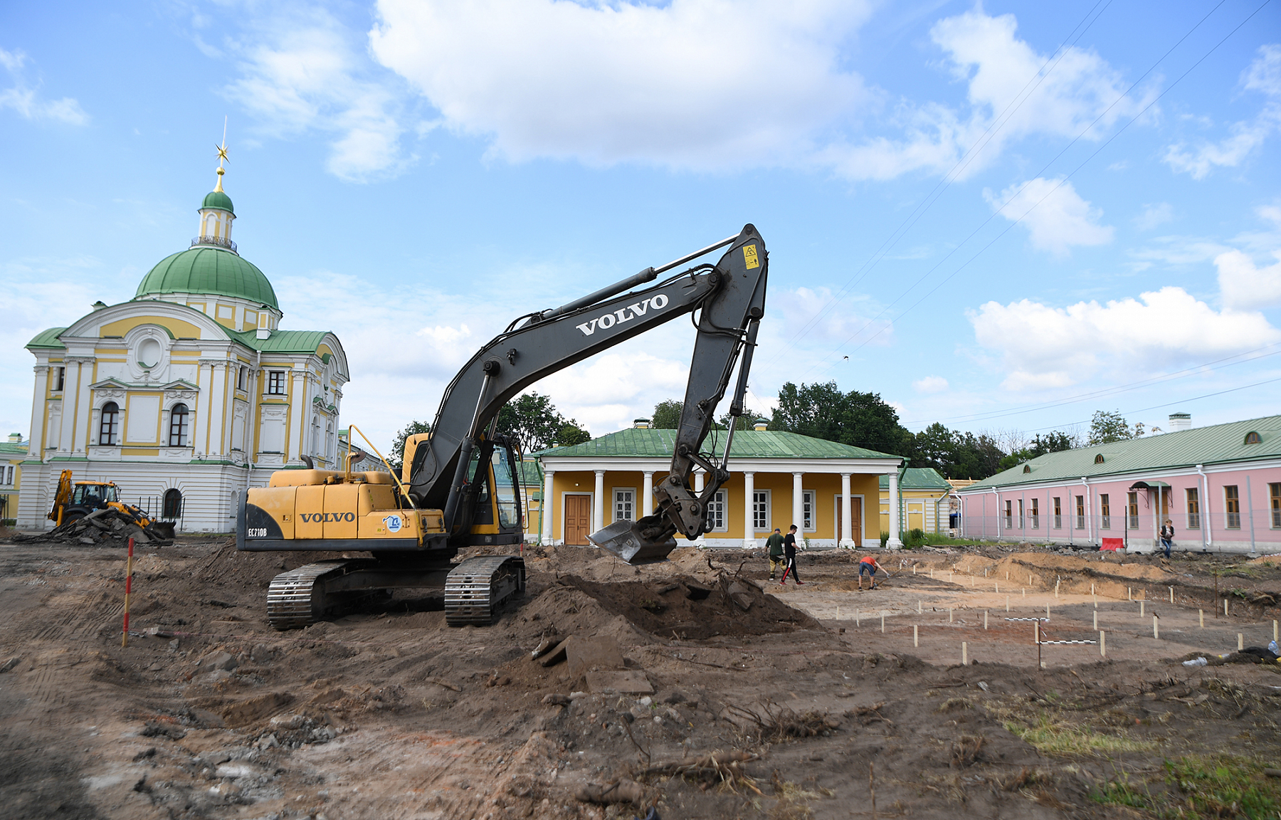 Игорь Руденя проинспектировал работы по благоустройству Соборной площади в Твери