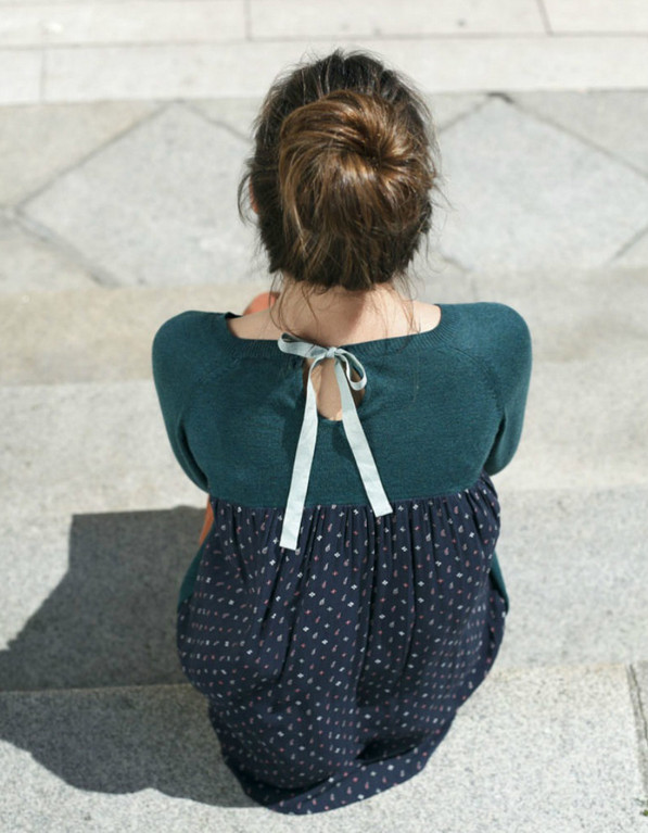 Суперидея для барышень с фантазией: пара надрезов на старом свитере — неповторимый наряд готов! Не раз видела такое в магазине… Суперидея для барышень с фантазией: пара надрезов на старом свитере — неповторимый наряд готов! Не раз видела такое в магазине… женские хобби