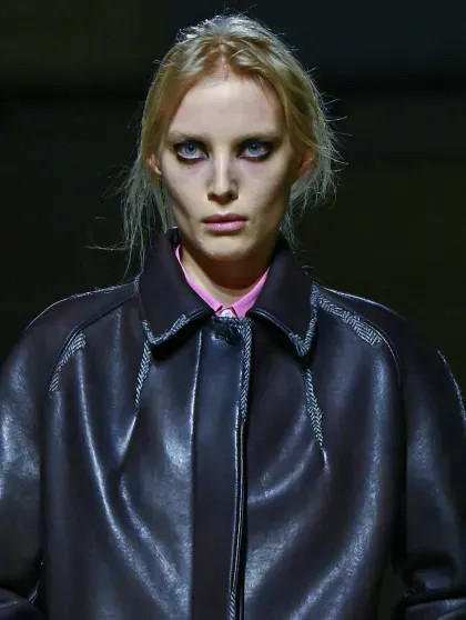 Российская модель приняла участие в показе Prada вместе с Беллой Хадид Алина, Миллер, Prada, подиум, МиллерАлина, Татьяна, снималась, брендов, вышла, сразу, заключила, контракт, показа, Милане, активно, агентством, девушка, портфолио, Дягилева, нулевых