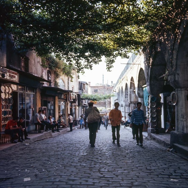 Стамбул — город красок: цветные снимки уличной жизни 70-х годов город, самый, всегда, снова, вернуться, захочет, обязательно, Стамбуле, побывал, годахЛюбой, однажды, пьяненый, далеких, турецкий, большой, выглядел, демонстрируют, снимки, Город, Стамбул