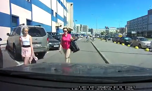Картинки по запросу Дура в розовой кофточке