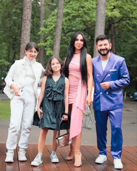 Виктория и Михаил Галустян с детьми