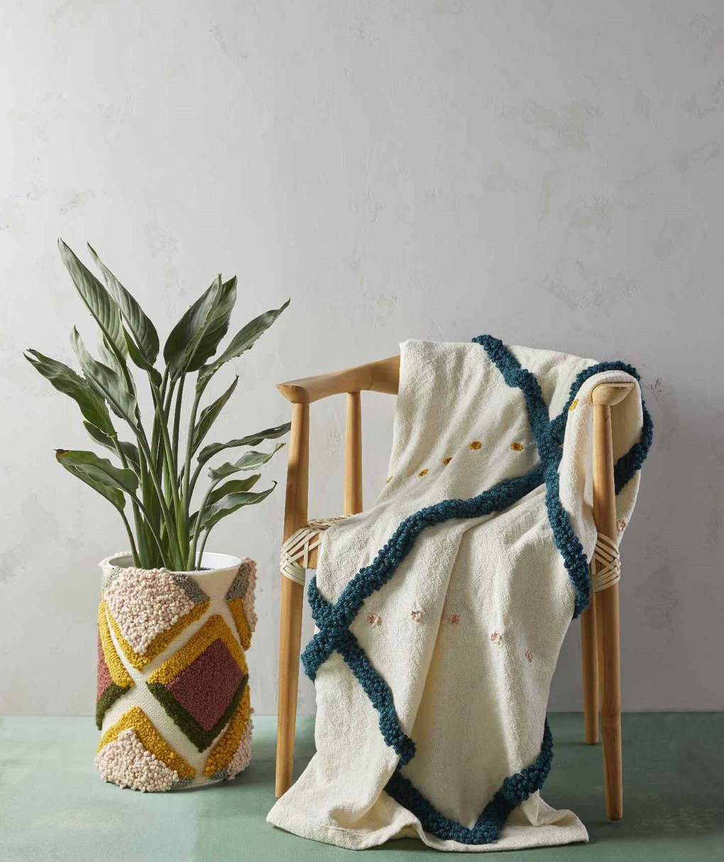 «Ковровый уют» по-новому: цветочные горшки и корзины в технике ковровая вышивка декор,для дома и дачи,рукоделие