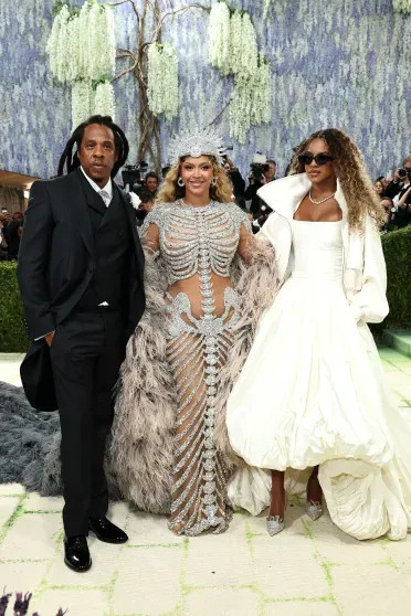14-летняя дочь Бейонсе дебютировала на Met Gala Бейонсе, ДжейЗи, только, самых, мероприятия, Старшая, истории, сравнивают, World, Renaissance, матери, своей, группу, танцевальную, вошла, обладателей, премии, некоторые, молодых, списке