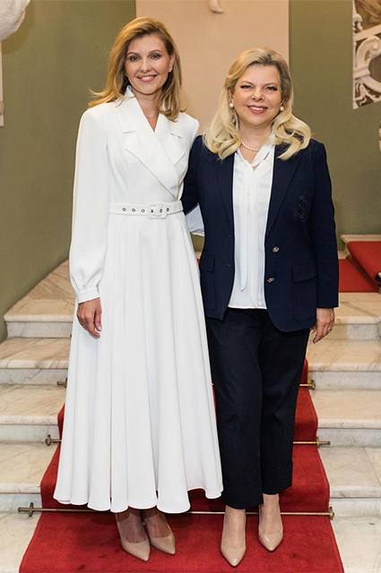 Встреча первых леди: Елена Зеленская приняла Сару Нетаньяху после скандала с караваем Встреча первых леди: Елена Зеленская приняла Сару Нетаньяху после скандала с караваем Звездный стиль