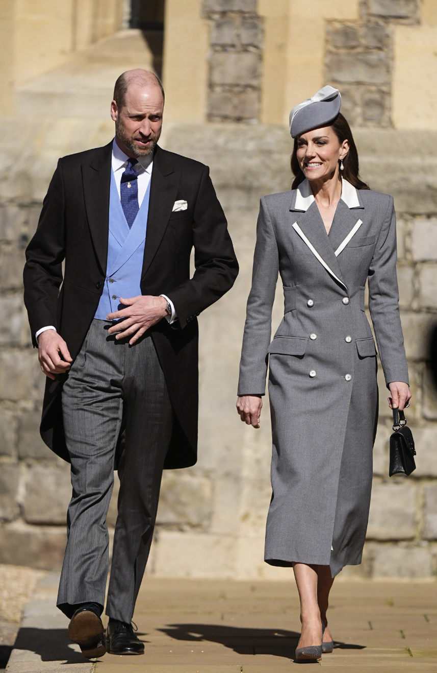 Изумрудный шелк и тиара «Узелки любви»: Кейт Миддлтон и принц Уильям на банкете в честь визита президента Нигерии Миддлтон, Уильям, принц, Тинубу, принцесса, Камилла, также, король, Олуреми, Нигерии, принца, герцогиня, честь, Ирландской, Лондоне, гвардии, парад, приняла, герцог, цвета