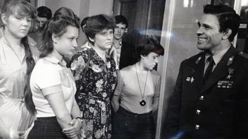 Попрядухин с поклонницами