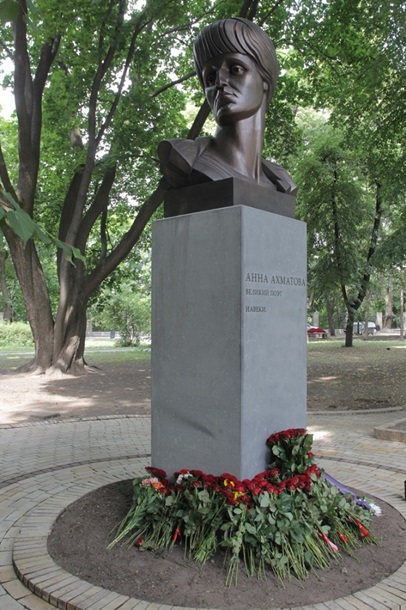 В Киеве открыли памятник русской поэтессе Анне Ахматовой