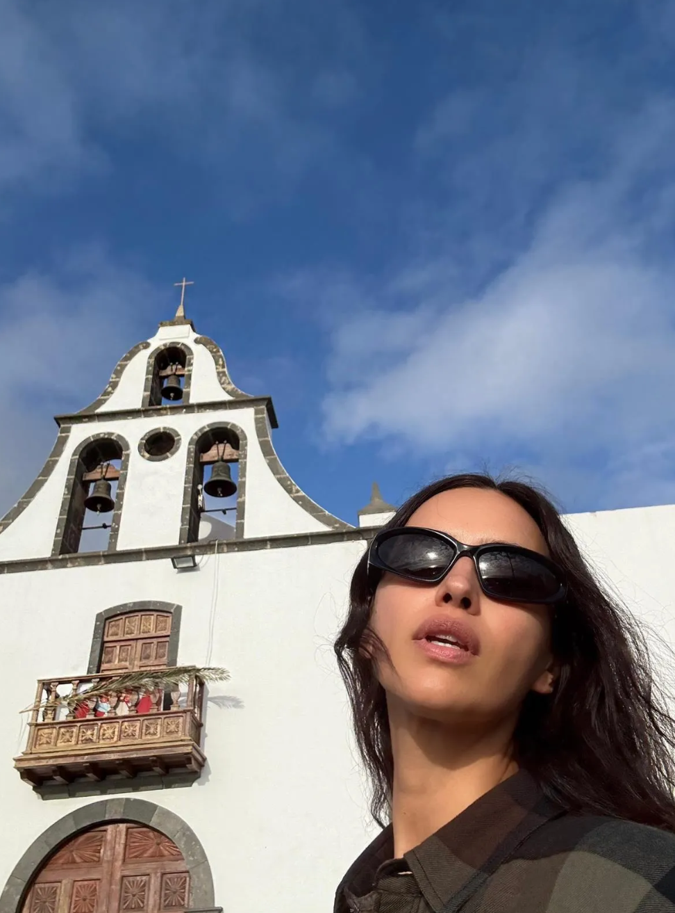 «Голое платье», блонд и роскошная фигура: красивые архивные снимки Ирины Шейк обсуждают в Сети Ирина, также, модель, звезды, жизни, платье, Модель, фотосоцсетиВ, актриса, позировала, кадры, дополнили, Брэдли, среди, время, путешествий, какая, показов, одном, комплиментов