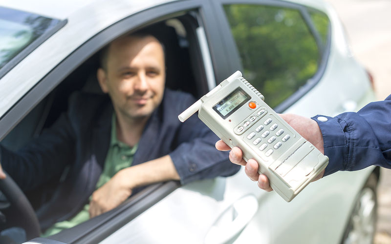 Как обмануть алкотестер: проверка народных способов