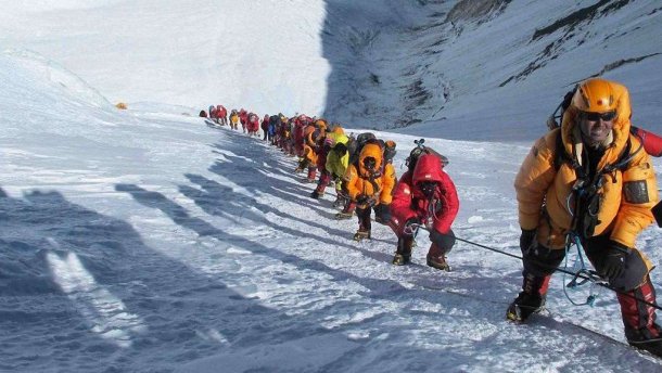 Вид с Эвереста: альпинист взял камеру и снял панораму до горизонта Культура