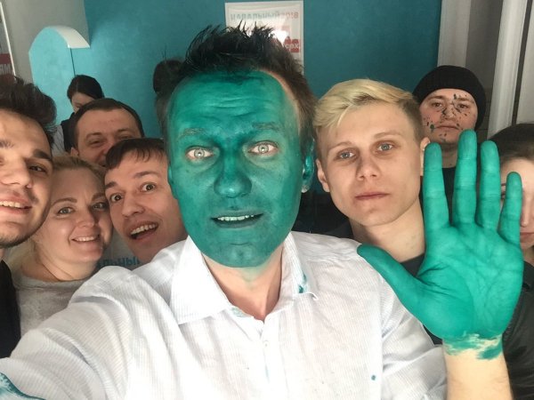 Как Алексей Навальный примерял на себя личины ЧК-ста, Террориста и Зелёного Слоника