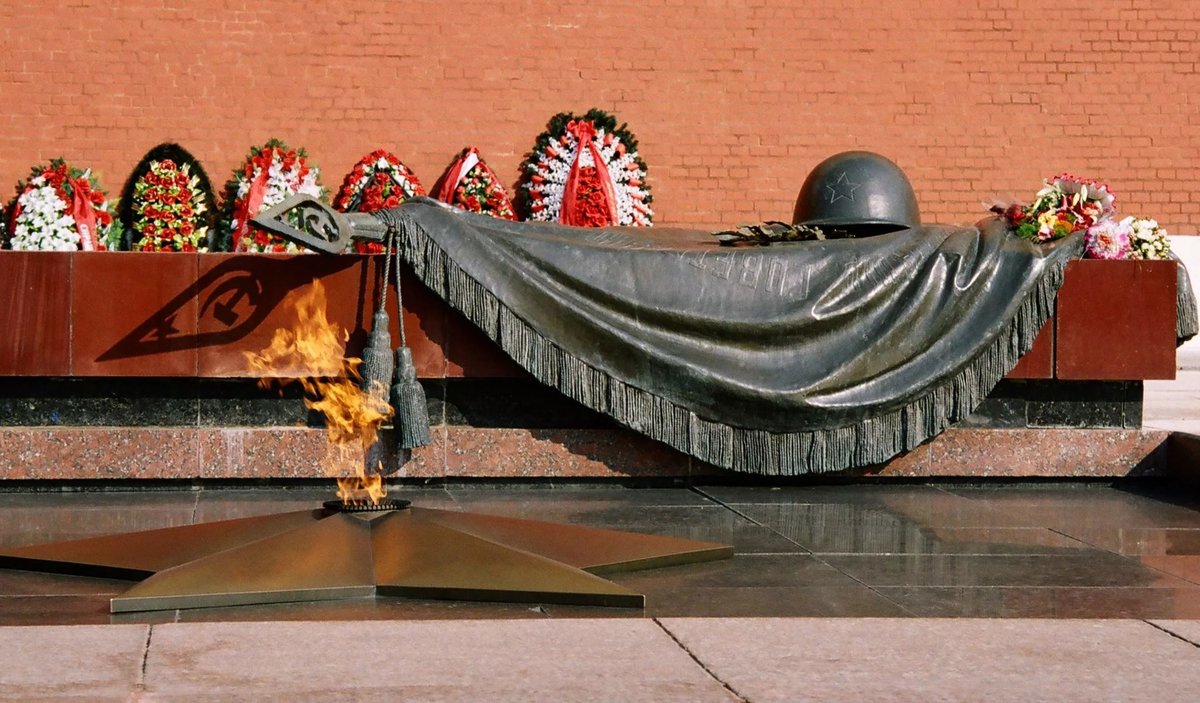 Рисунок вечный огонь у кремлевской стены