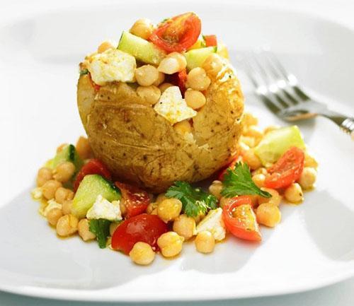 Печенный картофель с овощами