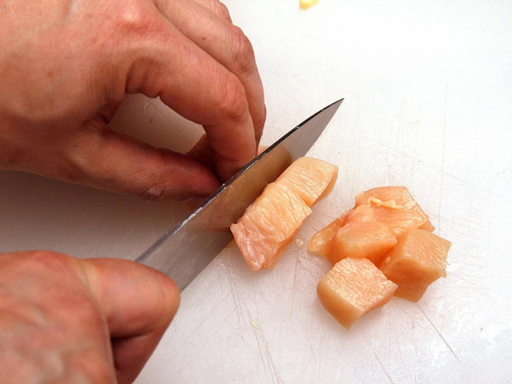 Куриная грудка в горшочке с картошкой: пошаговый рецепт приготовления с фото